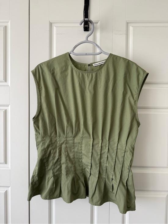 Abercrombie & Fitch Tops - Abercrombie & Fitch Sage Green Top - Size M